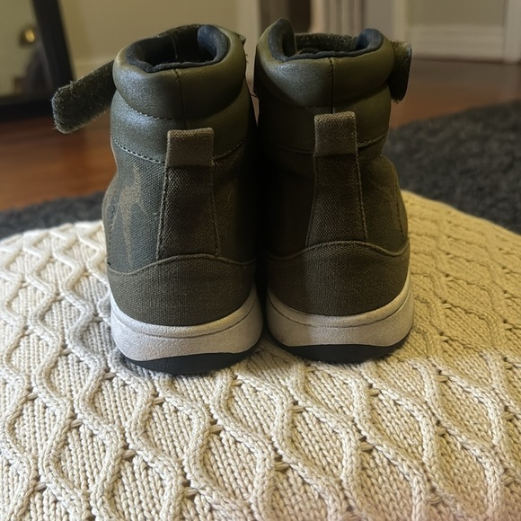 Boys Old Navy Size 6 Sneakers Green Camouflage - Picture 4 of 9